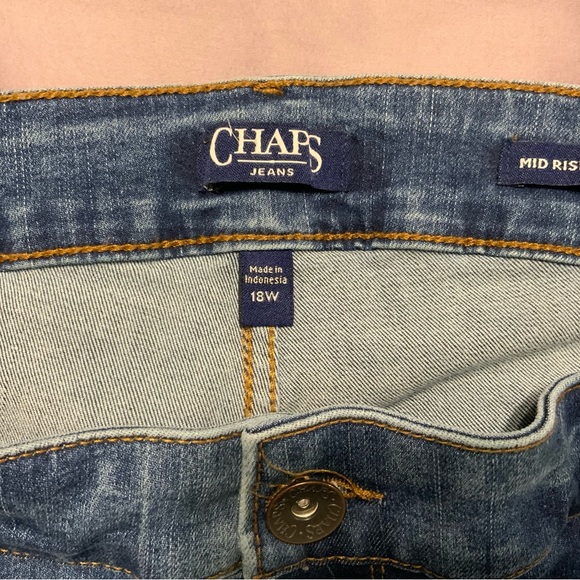 Chaps Mid Rise Capri - Picture 2 of 4